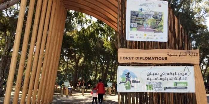 Marche familiale à la forêt diplomatique